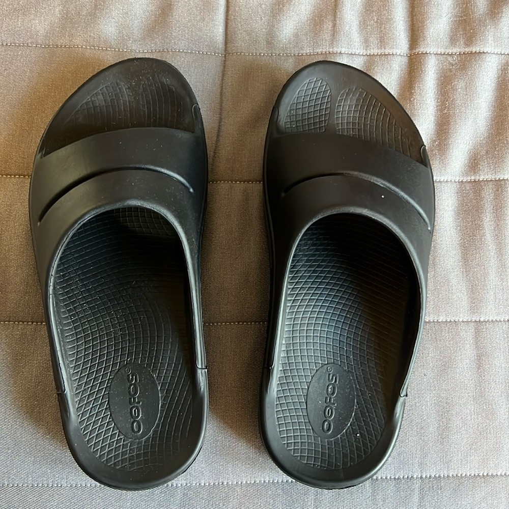 OOFOS Unisex OOahh Sport Post Run Recovery Slide Sandal Size 41 Black